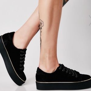 ❌ SOLD ❌ Black velvet platform sneakers NEW